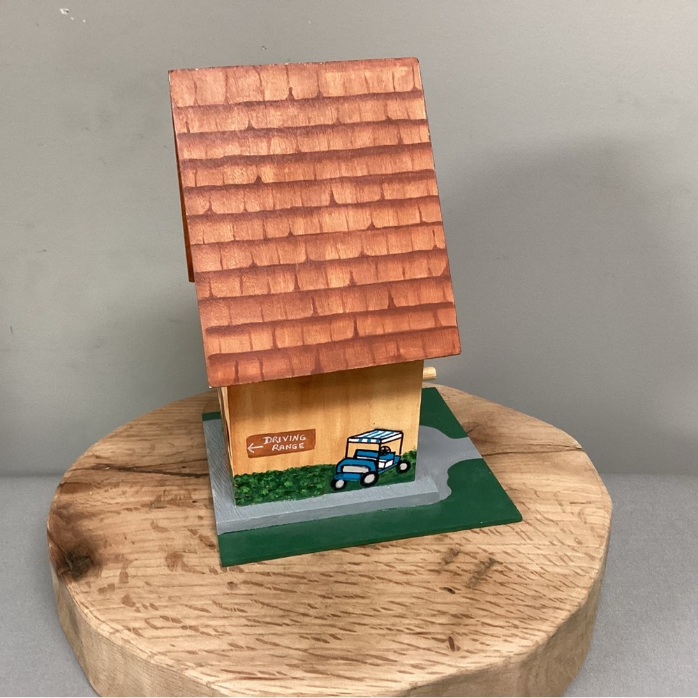 🟢 Vintage & Hand Painted - Solid Wood & Golf Themed Birdhouse - Very Unique - Picture 7 of 14